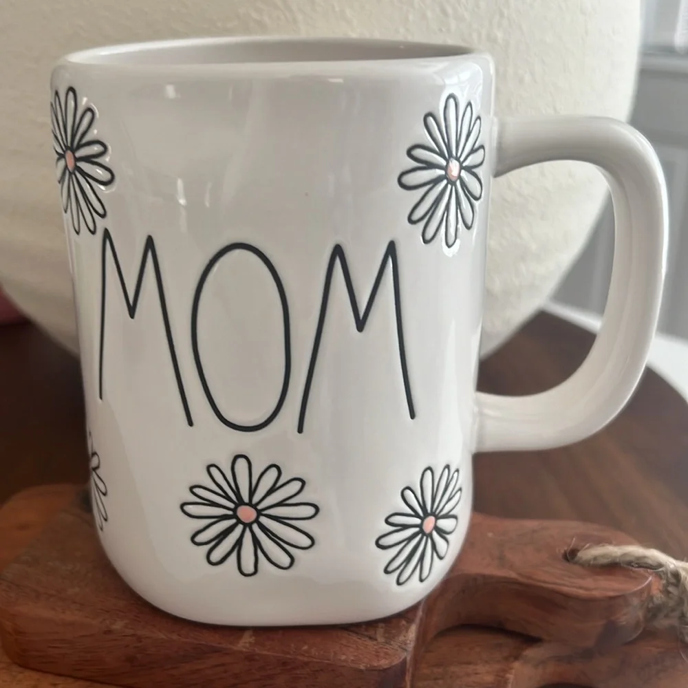 💕Rae Dunn Cute.MOM MUG💕